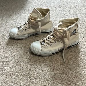Guess cream canvas hightops